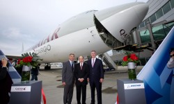Qatar Boeing 747-8F Entrega del primer Boeing 747-8F de qatar Airways en Everett con la presencia de los máximos representantes de Boeing y la aerolínea.