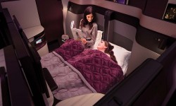 Qatar Qsuites Cama doble Los asientos contiguos pueden convertirse en una cama doble.