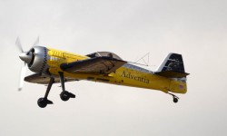 Ramon_Alonso Entre los participantes civiles el campeón de vuelo acrobático Ramón Alonso.