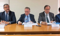 Resultados-TEDAE-2015 Adolfo Menéndez, presidente de TEDAE, acompañado por los vicepresidentes de Aeronáutica y Defensa durante la presentación de resultados de este grupo de empresas en 2014