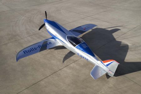 Rolls-Royce ha modificado un avión de carreras para lograr el avión eléctrico más rápido.