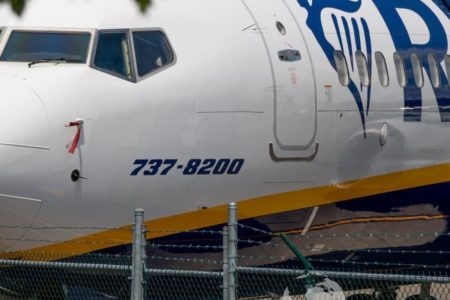 Detalle del morro de un B-737 MAX de Ryanair en Renton. 8200 hace referencia a que es un B-737-8 de la serie 200 con puertas extra.