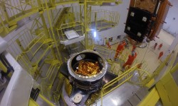 Sentinel-1B-Fregat Instalación del Sentinel 1B en el módulo Fregat usado para su lanzamiento al espacio en un cohete Soyuz.