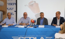 Sepla USCA De izquierda a derecha, Javer Gómez Barrero, presidente de Sepla, Agustín Guzmán, del Departamento técnico de Sepla, Luis Vidarte, secretario técnico de USCA y y Jesús Martínez, secretario profesional de USCA en la rueda de prensa.