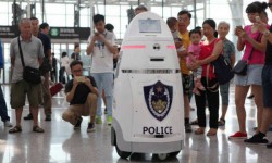 Shenzhen robot policia Un anbot en el aeropuerto de Shenzhen.