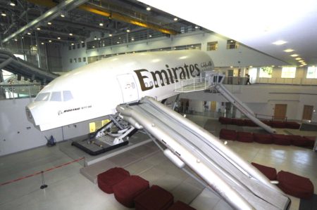 Simulador de cabina de B-777-300 de Emirates, similar al que va a incorporar Lufthansa.