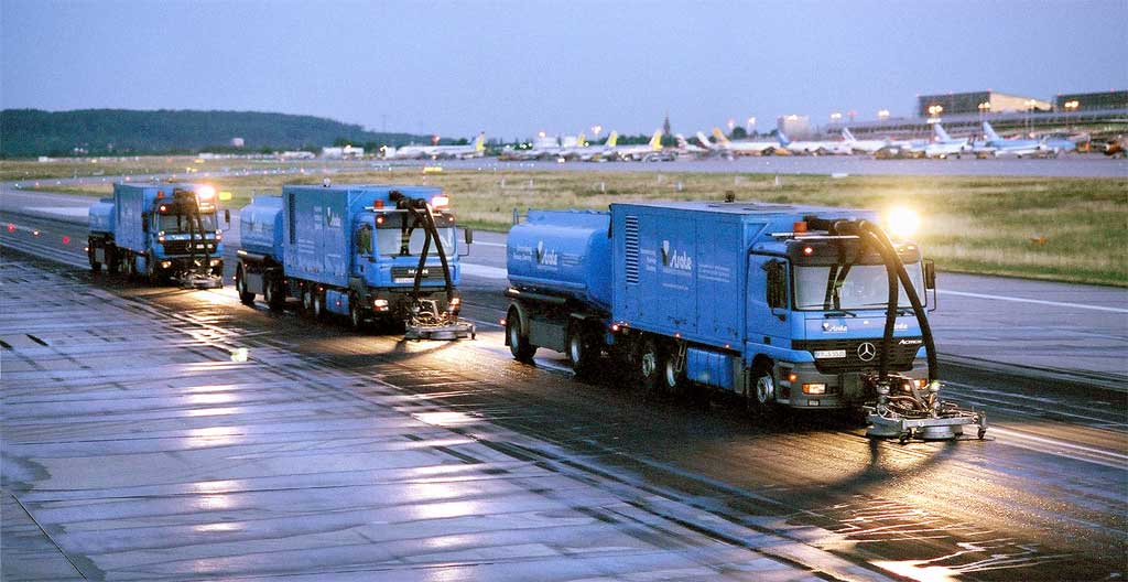 Strate limpia pistas de aeropuertos sin dañar el pavimento.Fly News