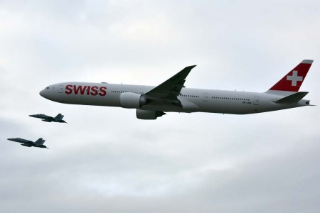 A su llegada a Suiza el Boeing 777 de Swiss fue escoltado por dos F-18 de la Fuerza Aérea de Suiza.
