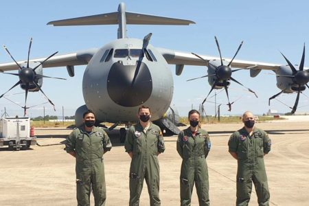 La tripulación del vuelo de entrega del décimo A400M del Ejército del Aire español.