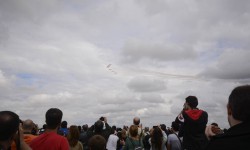 TJ_200000 Nueve horas de vuelos en Torrejón y ni la lluvia pudo con los 200.000 asistentes.