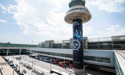 TorreControl_Breitling_BCN_ La imagen del Breitling Navitimer ocupará durante un año la torre de control del aeropuerto de Barcelona El Prat