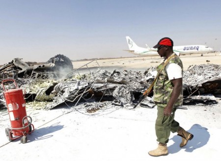Restos de uno de los A300 destruidos en el aeropuerto de Trípoli