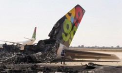 Tripoli04 El avión presidencial de Gadafi está entre los destruidos.