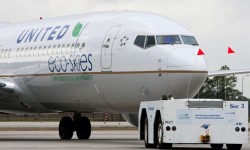 UAL738_02