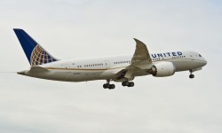 20120819 United CAL ZA288 Ln 53 GE 787-800 B1 Take off and Taxi