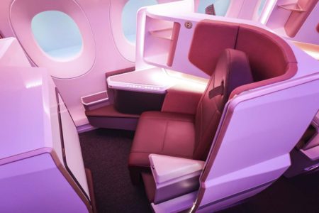 Los nuevos asientos de busness del A350-1000 se convierten en camas de más de 2 metros de largpo