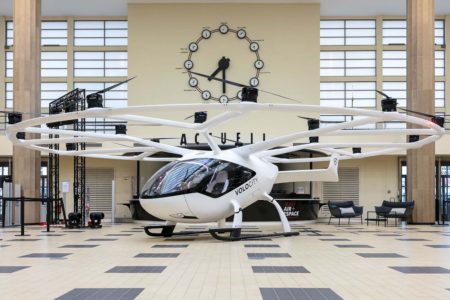 El Volocopter VoloCity expuesto para su vista en el Paris Air Forum.