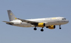 Vueling-A320_100 Vueling ha incrementado sus pérdidas en el primer trimestre de 2013 en un 20 por ciento respecto a un año antes.