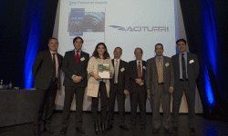 aciturri-premio Mª. Eugenia Clemente (Directora Comercial), Francisco Martín (Director General de Operaciones), Javier Pezzi (Director de Programas) y Sergio Camps (Director de Subcontratación) recogieron el premio de manos de directivos de Airbus en la ceremonia celebrada en las instalaciones de Airbus