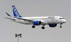 bombardier CS300 LBG aterrizaje El CS300 ha sido el encargado de abrir las demostraciones en vuelo en el salón de Le Bourget.