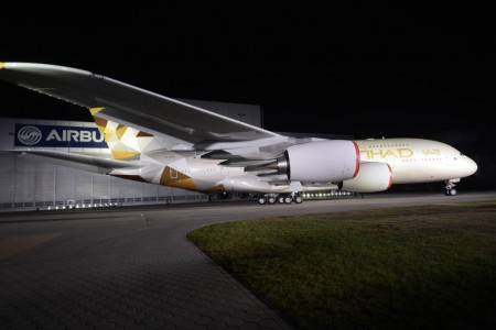 Primer Airbus A380 de Etihad con la nueva imagen de la aerolínea.
