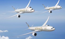 etihad_boeing_2013 Entre los hechos destacados de Boeing en 2013 está el lanzamiento del B-777X y vendió el B-787 número 1000.