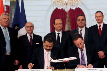 Firma del contrato de compra de 234 A320 por Lion Air