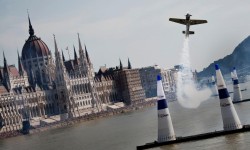 hannes-arch-compite-red-bull-air-race-hungria-budapest
