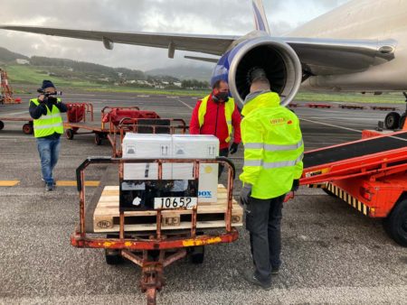 Llegada de las vacunas del COVID-19 a tenerife a bordo del Boeing 757 EC-NHF de Cygnus Air en un vuelo operado para Iberia.