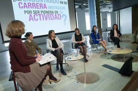 La Jornada Internacional Mujer y Aeronáutica se compone de dos mesas de debate.