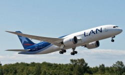 lan787despegue LAN Airlines da por concluidos los trabajos de modificación de su flota de Boeing 787