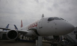lbg 2015 Bombardier CS100 Swiss El quinto de los Bombardier CS100 ha sido pintado con los colores de Swiss, el cliente lanzador.