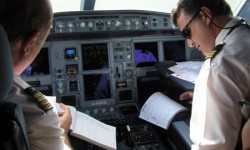 pilotosIberia-450x336 La SAE organiza una conferencia sobre las profesiones aeronáuticas