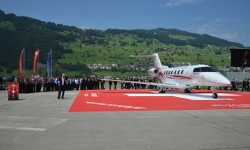 rollout_PC24-1 El Pilatus PC-24 puede trasportar a hasta 10 pasajeros y lleva una compuerta para el transporte de carga.