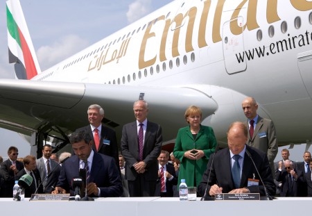 Firma de la compra de 32 Airbus A380 por Emirates