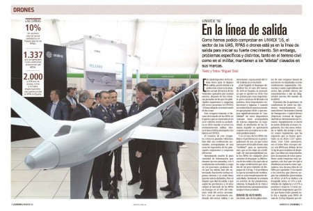 El jefe del Estado Mayor del Aire visita el stand de Sener y General Atomics en UNVEX.