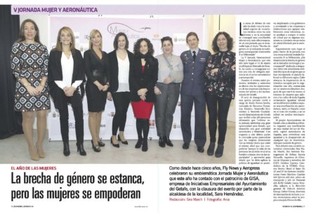 Las siete particpantes en la V Jornada Mujer y Aeronáutica junto a Nieves Sevilla, concejala de concejala de RRHH, Empleo, Desarrollo Económico y Atención Ciudadana.de Getafe.