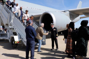 Llegada a la base aérea de Torrejón de Ardoz de los evacuados en Sudán.