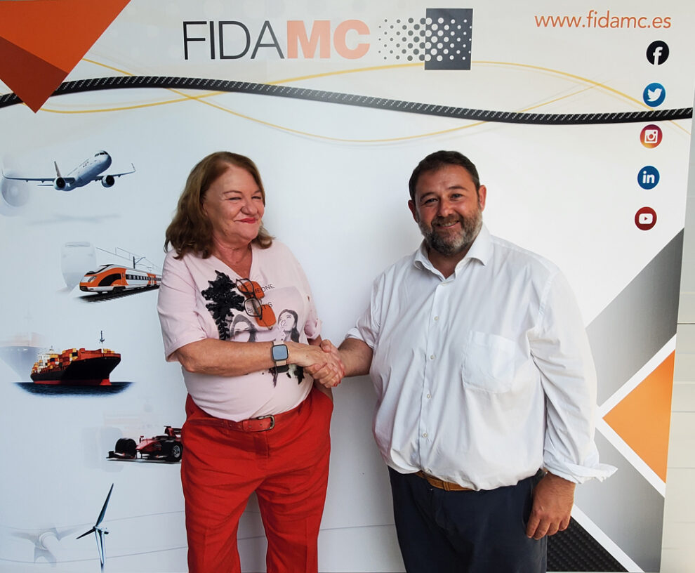 Firma del acuerdo entre FIDAMC y Fly News.