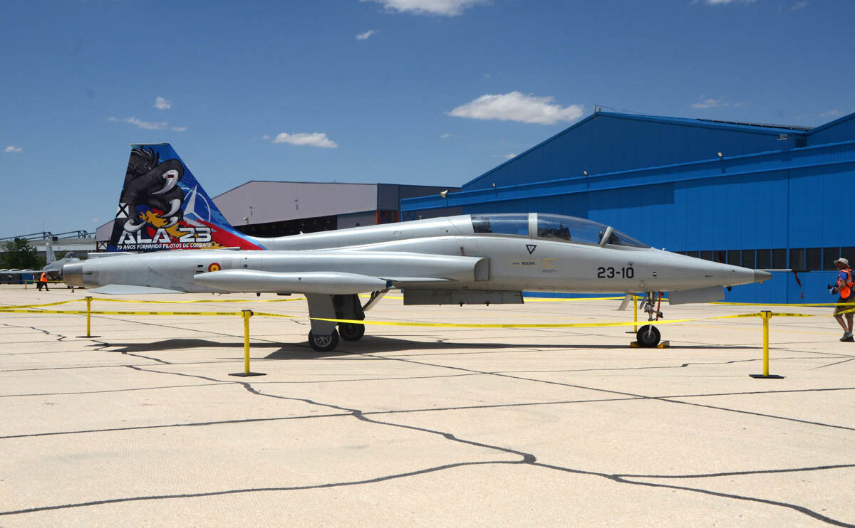 CASA Nortrop F-5 celebrando os 70 años del Ala 23.