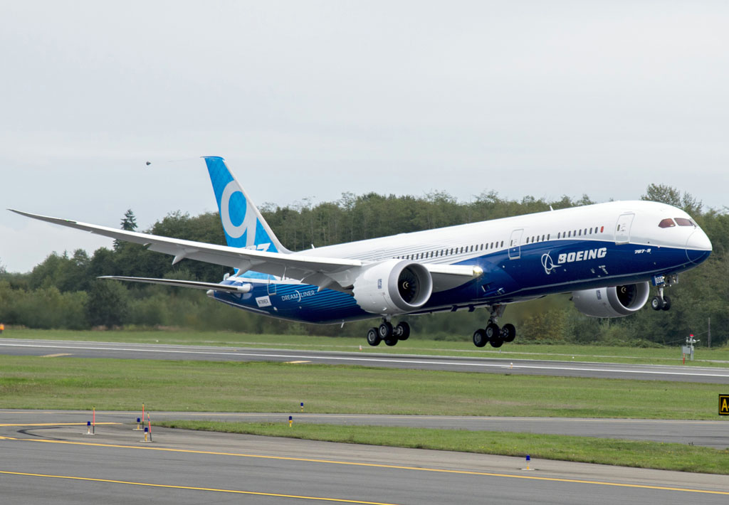 Despegue de Paine Field en su vuelo inaugural del primer Boeing 787-9