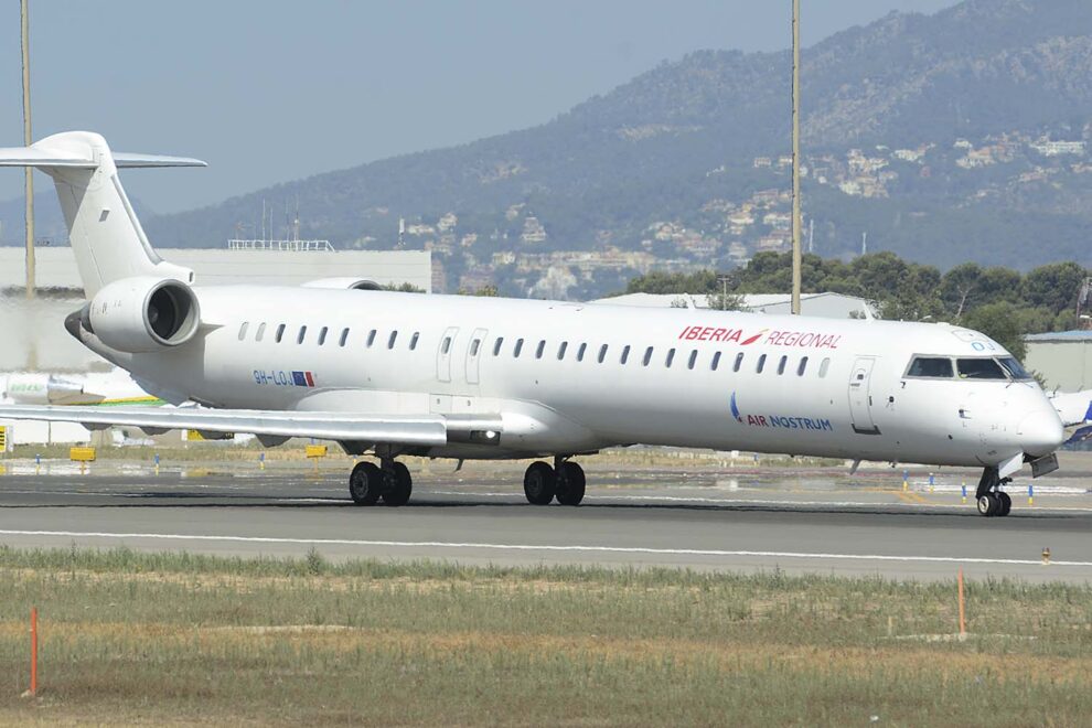 CRJ1000 de Melair operando vuelos dentro del archipiélago balear en 2019.