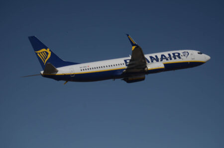 Los recortes anunciados por Ryanair suponen retirar dos de sus más de 100 aviones basados en los aeropuertos españols.