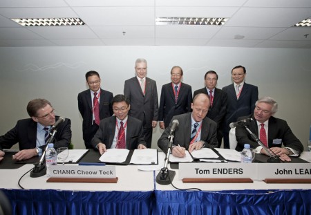 Firma del acuerdo en Singapur