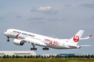 Despegue en un vuelo de prueba del primer Airbus A350-900 de JAL.