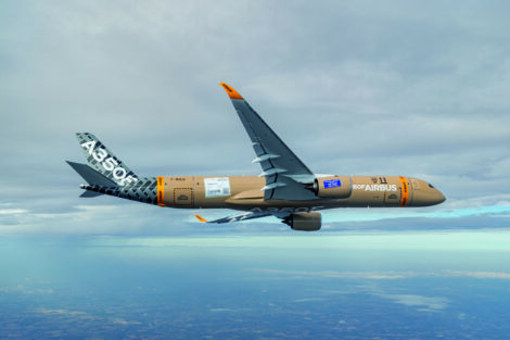 En vuelo, ya en configuración limpia.