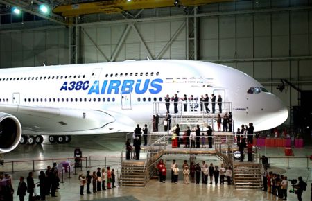 Ceremonia de presentación del A380 en Toulouse con la presencia  de los jefes de gobierno de numerosos países.