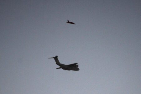 El Hurjet y el A400M volando en formación en aproximación a la base aérea de Torrejón.