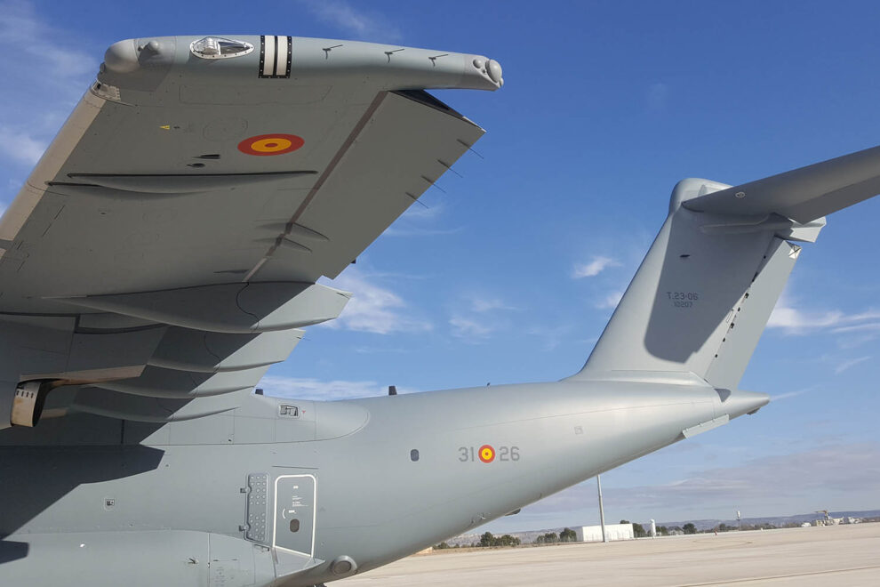 Ellementos del sistema de autodefensa del A400M en la punta del ala.
