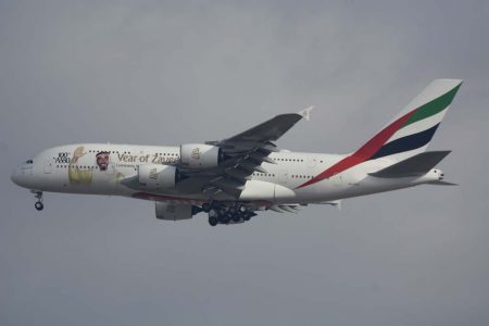El Airbus A380 A6-EUV de Emirates llegando a Barajas a recoger al Real Madrid.
